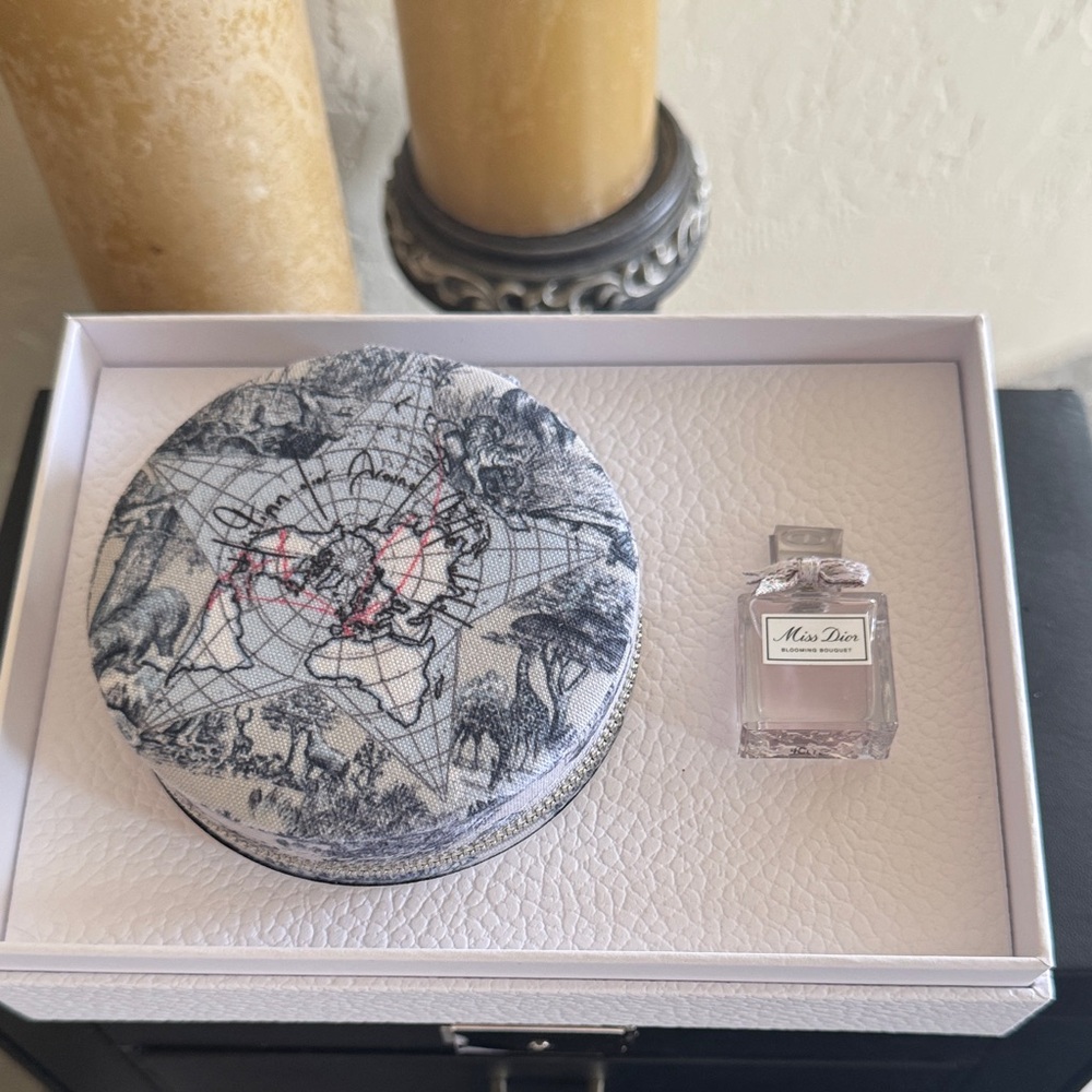 Dior around the world GWP Miss Dior Mini Perfume Bottle with Round jewelry Pouch